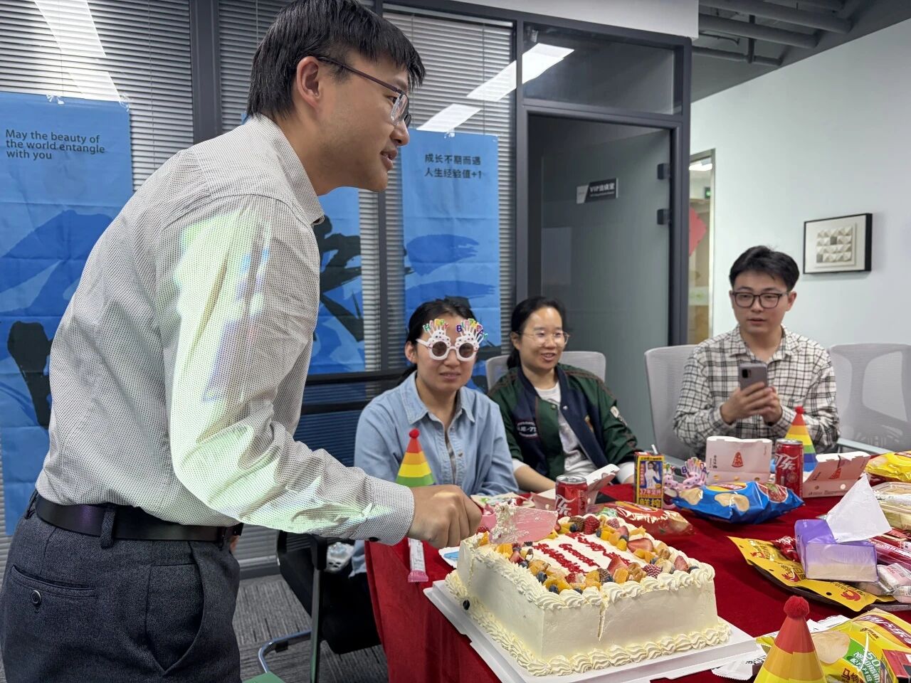 匠心同行 · 温暖相伴 | 格林斯达科技2026年第一季度员工集体生日会温情落幕